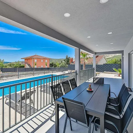 Lovely In With Kitchen