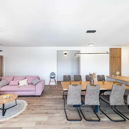 Lovely In With Kitchen Hébergement de vacances *