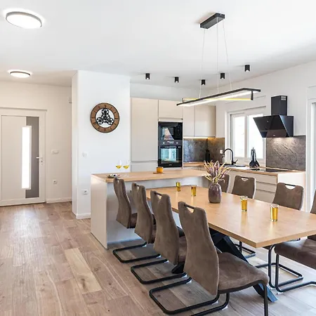 Lovely In With Kitchen Hébergement de vacances *