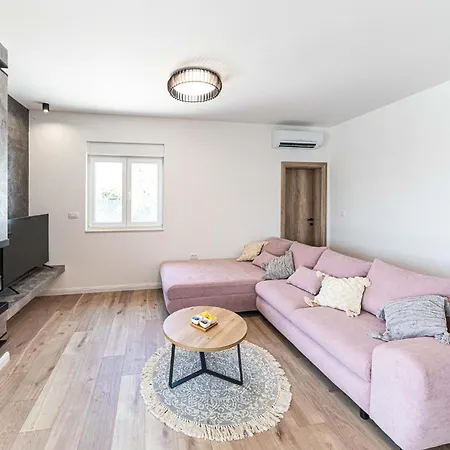 Hébergement de vacances Lovely In With Kitchen *