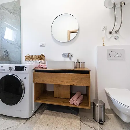 Hébergement de vacances Lovely In With Kitchen Trogir