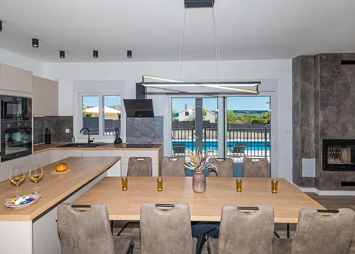Lovely In With Kitchen טרוגיר