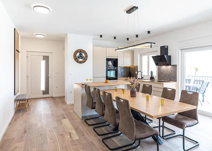 Lovely In With Kitchen בית נופש *