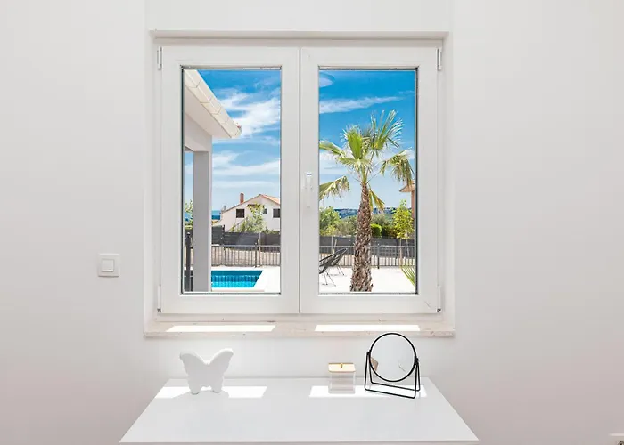 Lovely In With Kitchen בית נופש טרוגיר