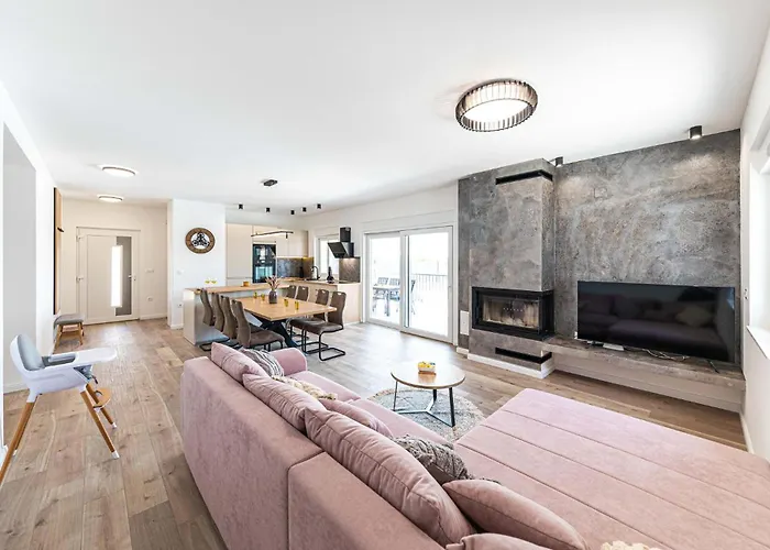 Lovely In With Kitchen בית נופש