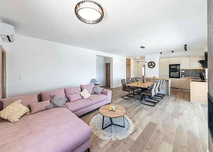 Lovely In With Kitchen * טרוגיר