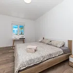 Vikendica Lovely In With Kitchen *