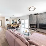 Beautiful Home In Trogir Dom wakacyjny