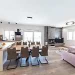 Vikendica Lovely In With Kitchen