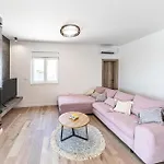 Vikendica Lovely In With Kitchen *