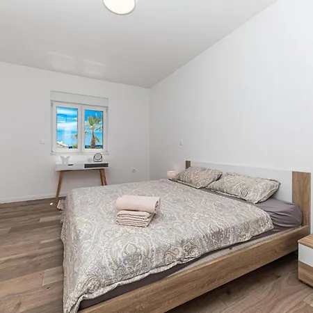 Дом отдыха Lovely In With Kitchen *