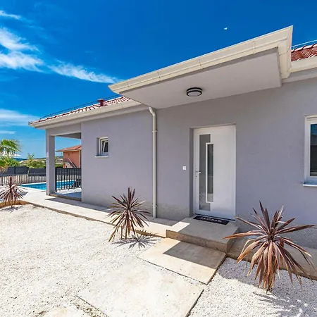 Дом отдыха Lovely In With Kitchen Трогир