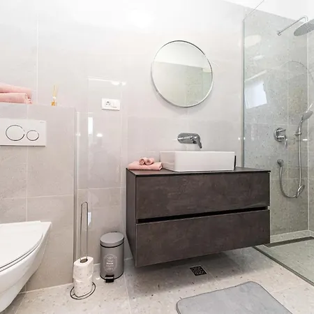 Lovely In With Kitchen Holiday home